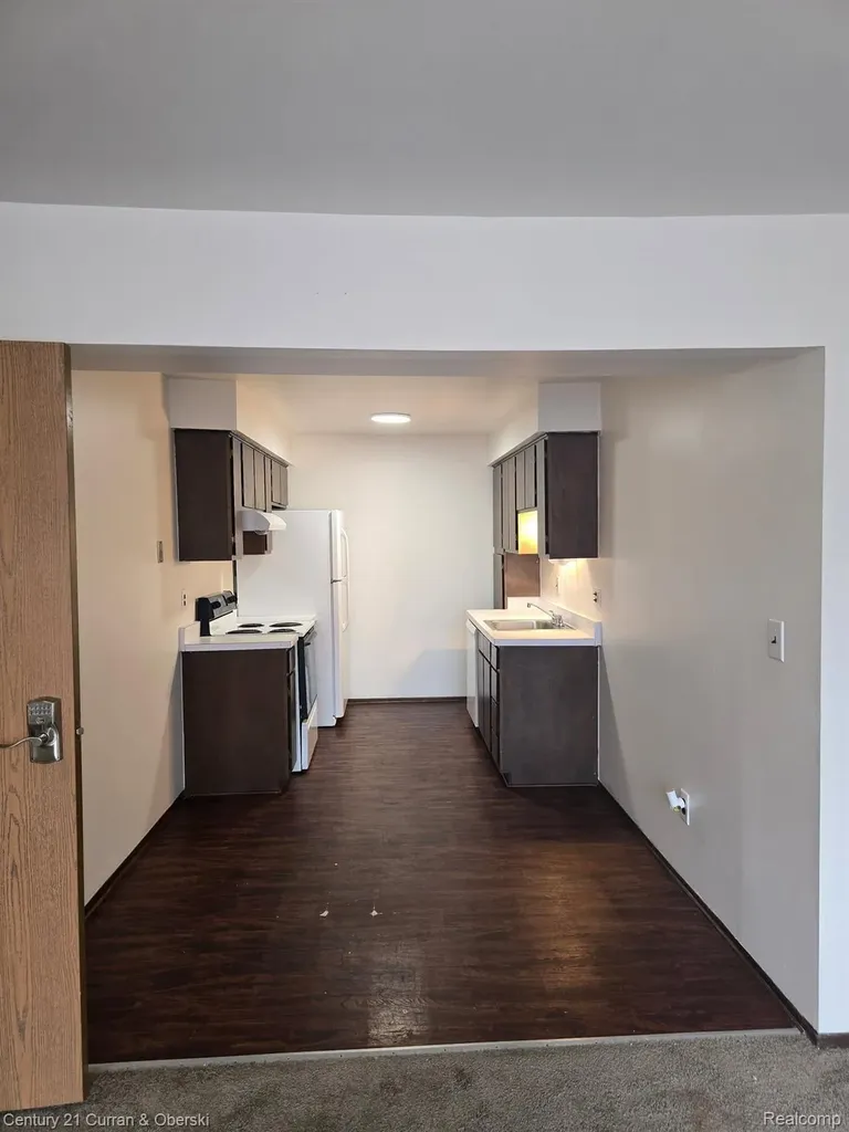 1870 Saint Johns Boulevard Lincoln Park City MI 48146