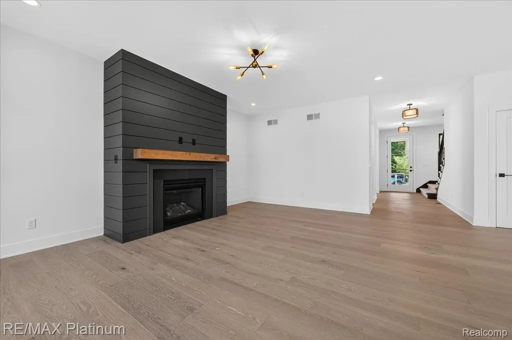 1309 Walloon Way Orion Charter Township MI 48360