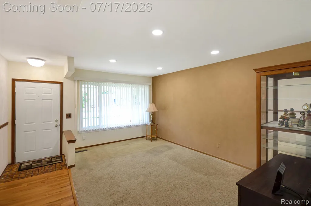 12437 De Grove Drive Sterling Heights City MI 48312
