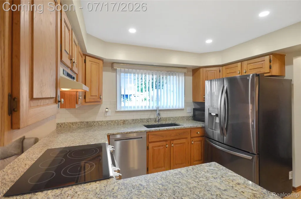 12437 De Grove Drive Sterling Heights City MI 48312