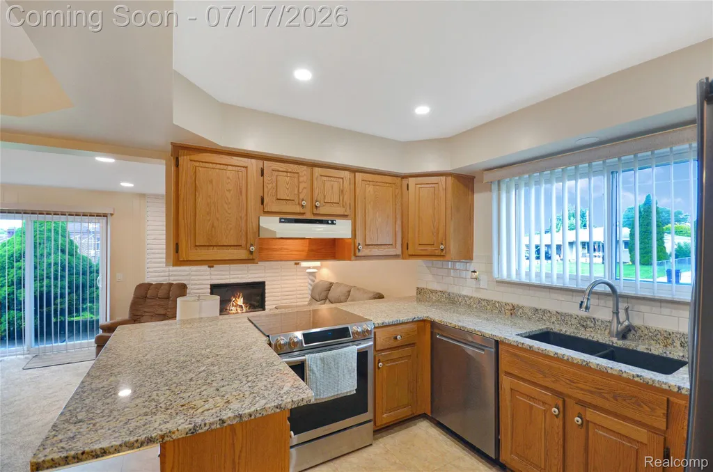 12437 De Grove Drive Sterling Heights City MI 48312