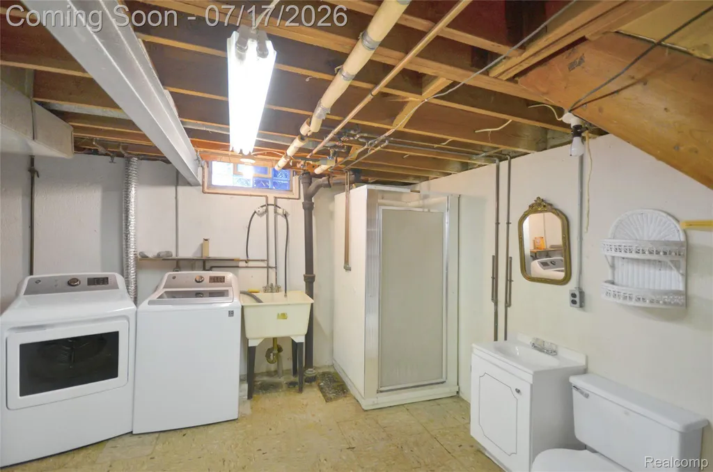 12437 De Grove Drive Sterling Heights City MI 48312