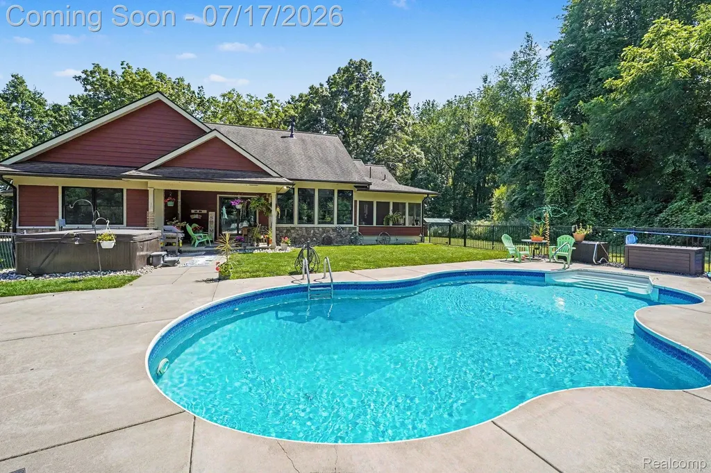 2250 E Coon Lake Trail Genoa Township MI 48843