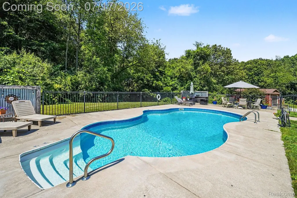 2250 E Coon Lake Trail Genoa Township MI 48843