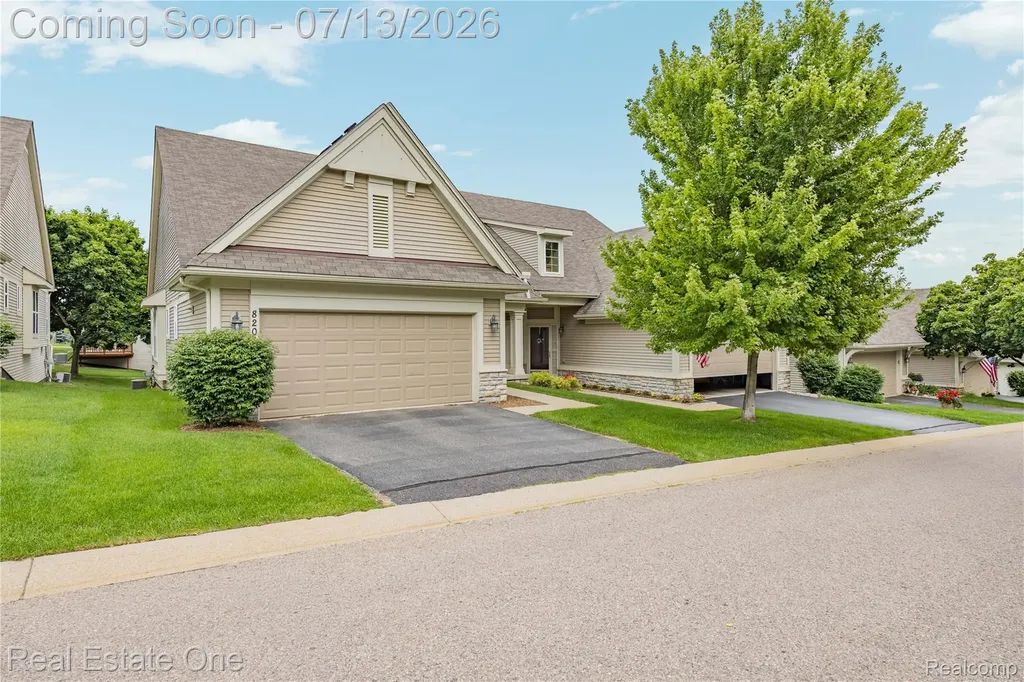 8206 Timber Trail White Lake Charter Township MI 48386