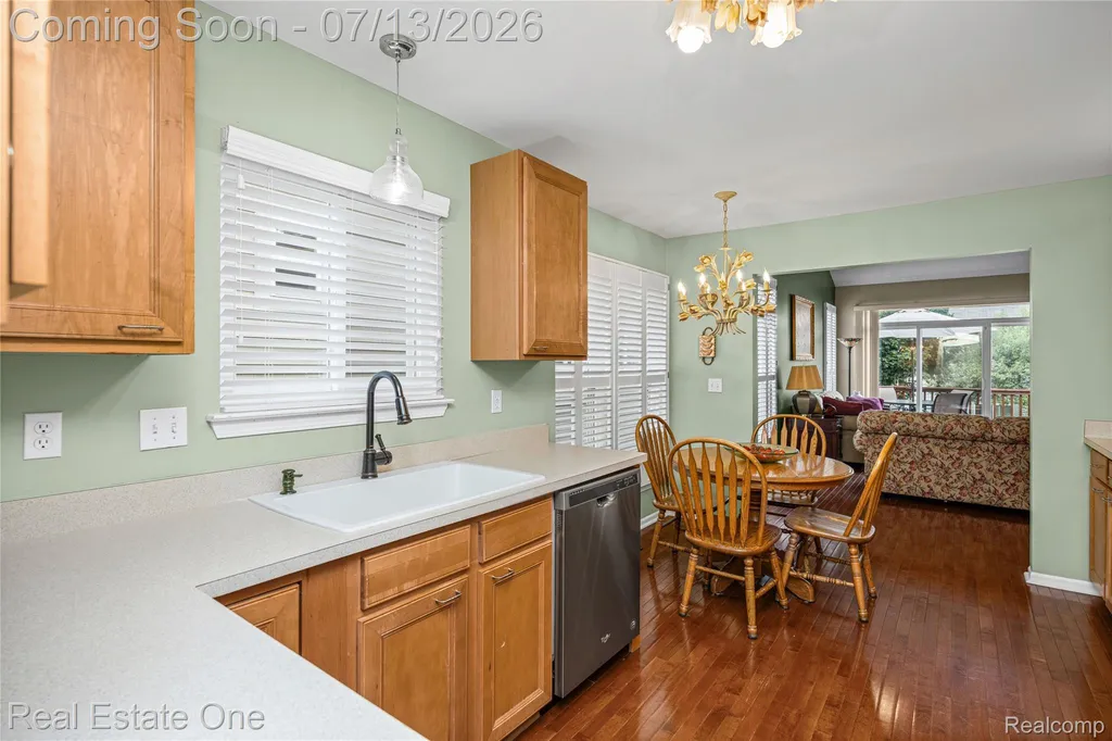8206 Timber Trail White Lake Charter Township MI 48386