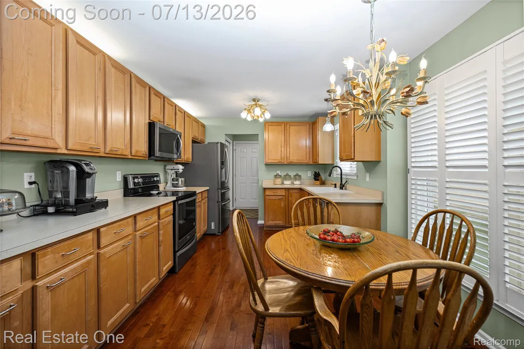 8206 Timber Trail White Lake Charter Township MI 48386