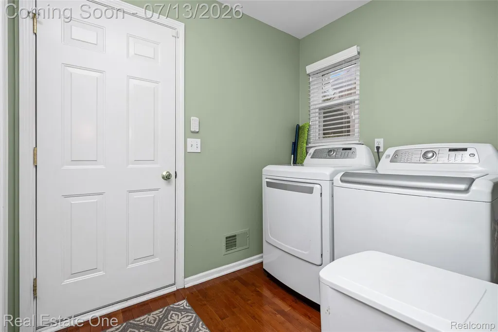 8206 Timber Trail White Lake Charter Township MI 48386