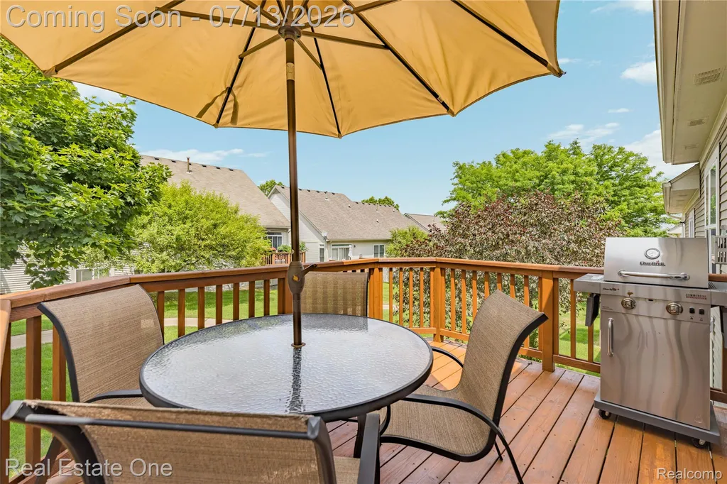 8206 Timber Trail White Lake Charter Township MI 48386