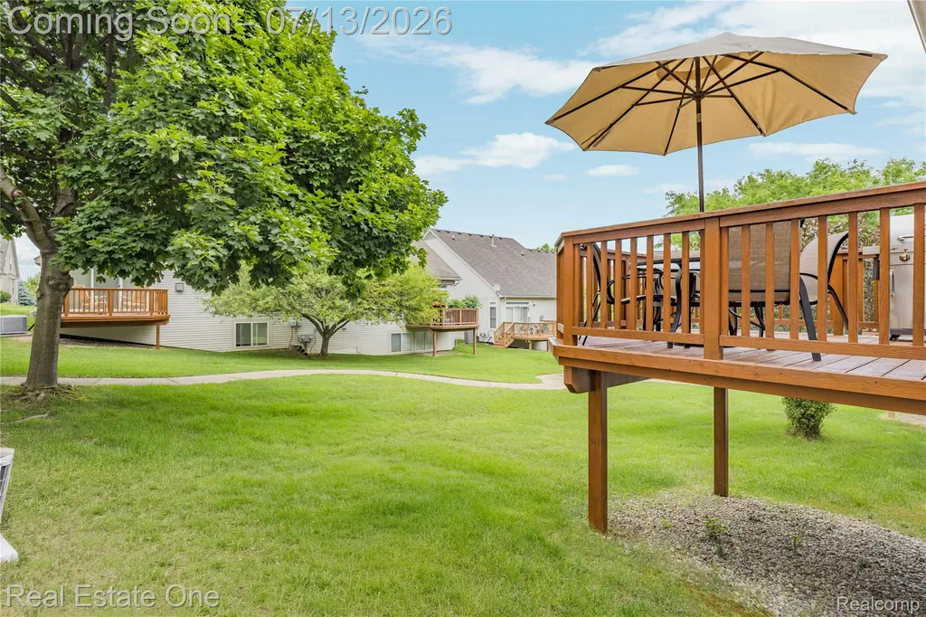 8206 Timber Trail White Lake Charter Township MI 48386