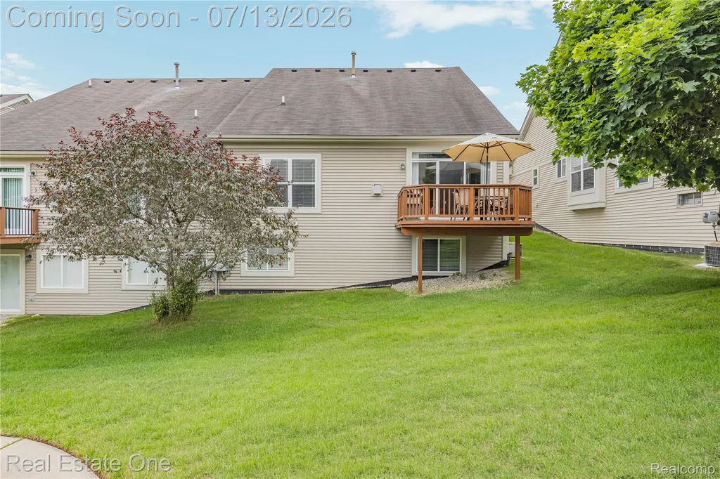 8206 Timber Trail White Lake Charter Township MI 48386