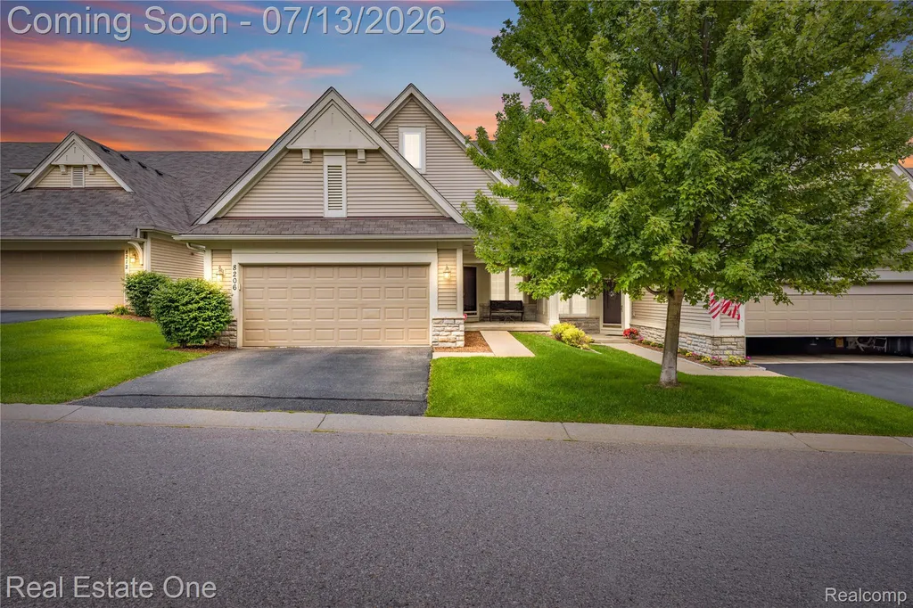 8206 Timber Trail White Lake Charter Township MI 48386