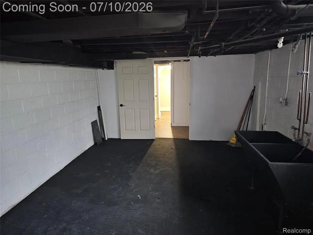 23091 Sussex Street Oak Park City MI 48237