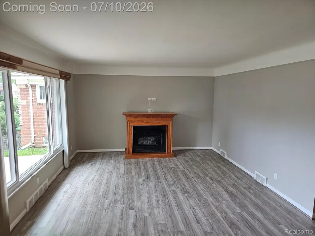 23091 Sussex Street Oak Park City MI 48237