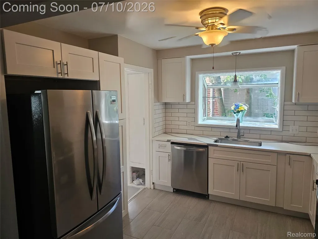 23091 Sussex Street Oak Park City MI 48237