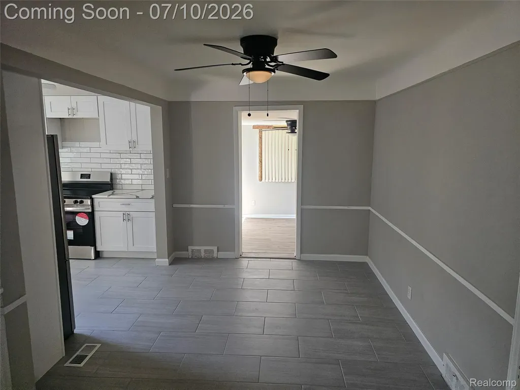 23091 Sussex Street Oak Park City MI 48237