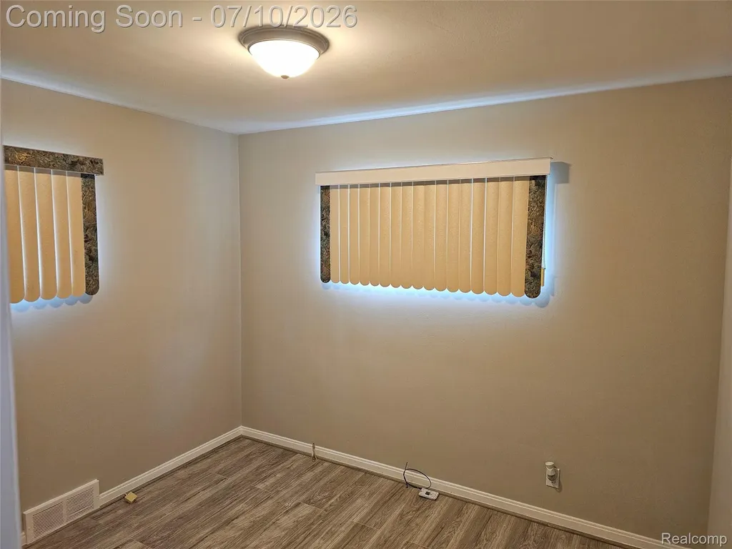 23091 Sussex Street Oak Park City MI 48237