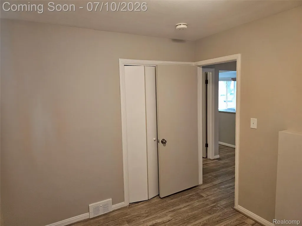 23091 Sussex Street Oak Park City MI 48237