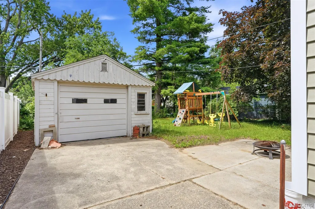 1427 Pearson Street Ferndale City MI 48220