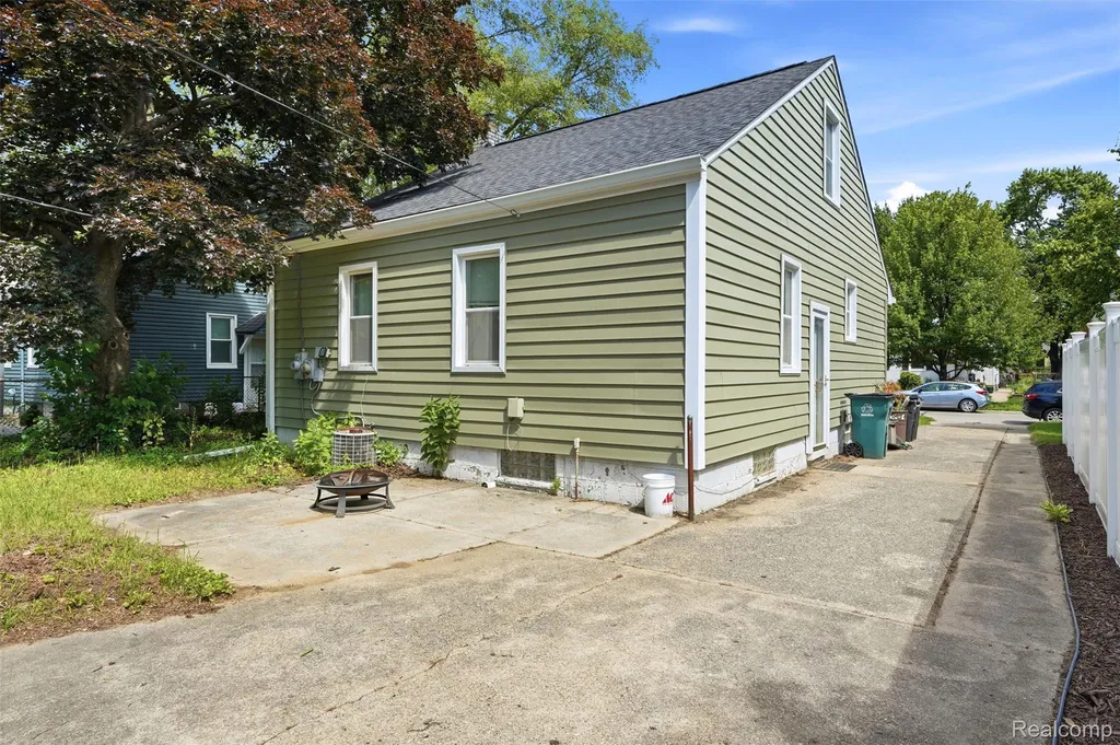 1427 Pearson Street Ferndale City MI 48220