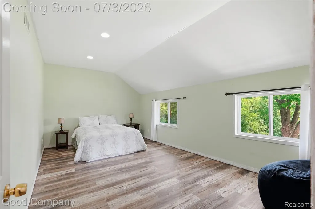 29693 Medbury Street Farmington Hills City MI 48336