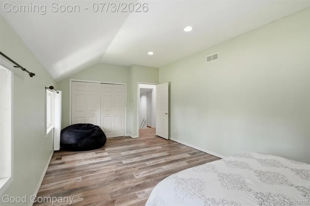 29693 Medbury Street Farmington Hills City MI 48336