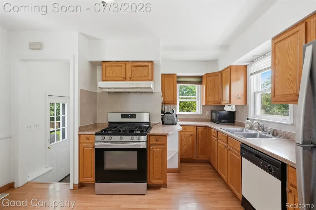 29693 Medbury Street Farmington Hills City MI 48336