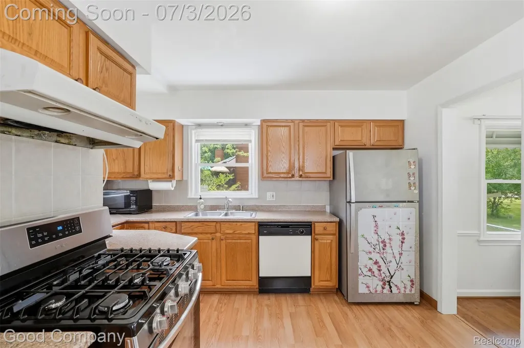 29693 Medbury Street Farmington Hills City MI 48336