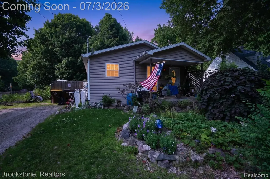 407 E Elizabeth Street Eaton Rapids City MI 48827