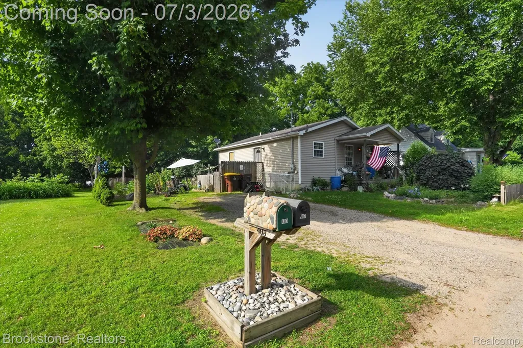 407 E Elizabeth Street Eaton Rapids City MI 48827