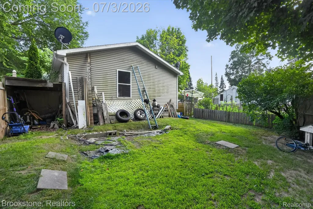 407 E Elizabeth Street Eaton Rapids City MI 48827