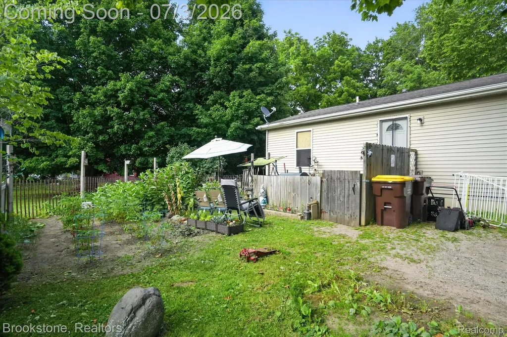 407 E Elizabeth Street Eaton Rapids City MI 48827