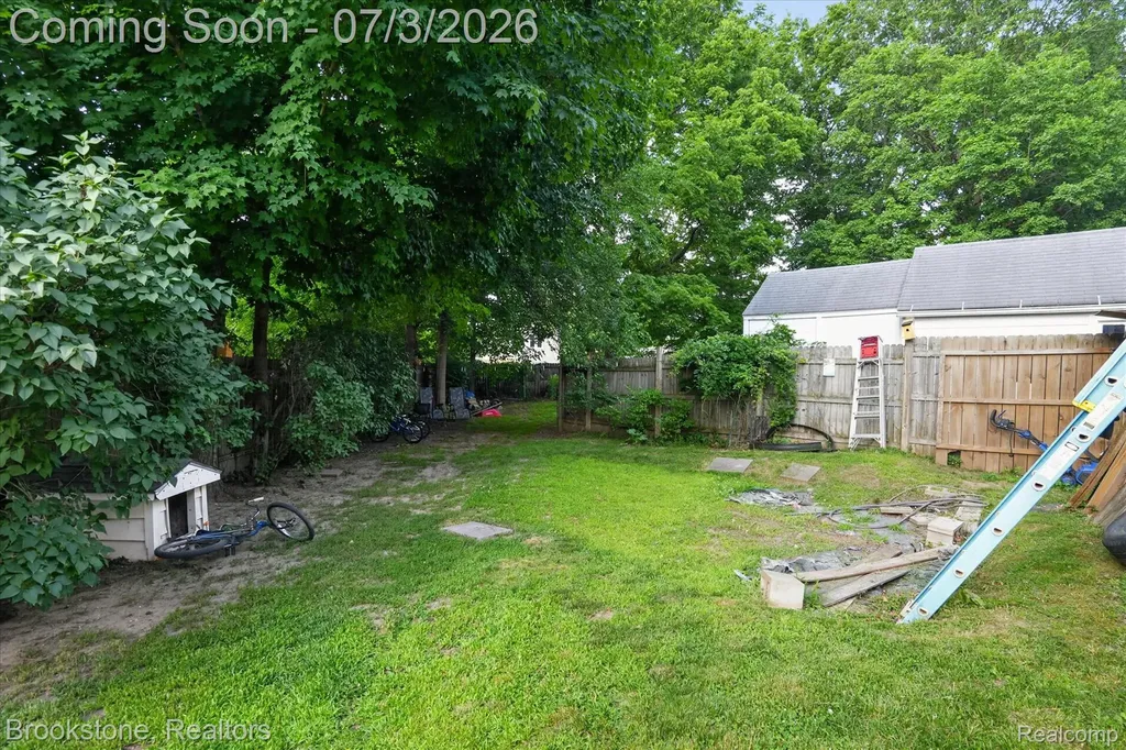 407 E Elizabeth Street Eaton Rapids City MI 48827