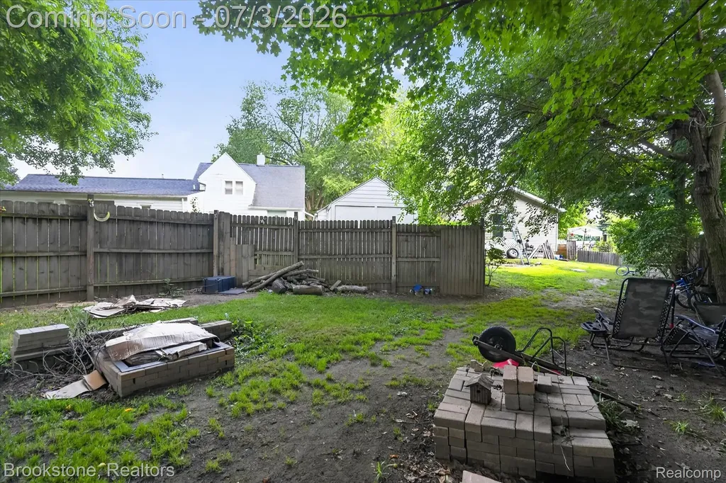 407 E Elizabeth Street Eaton Rapids City MI 48827