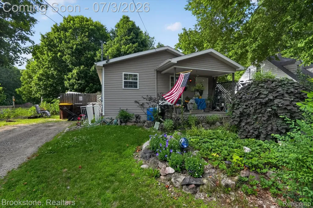 407 E Elizabeth Street Eaton Rapids City MI 48827