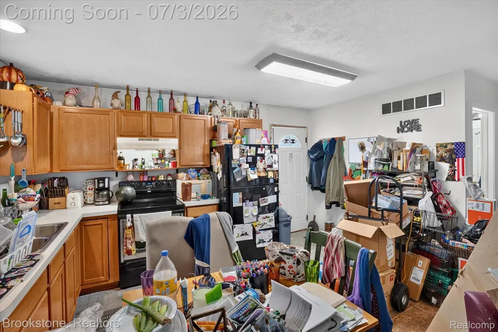 407 E Elizabeth Street Eaton Rapids City MI 48827