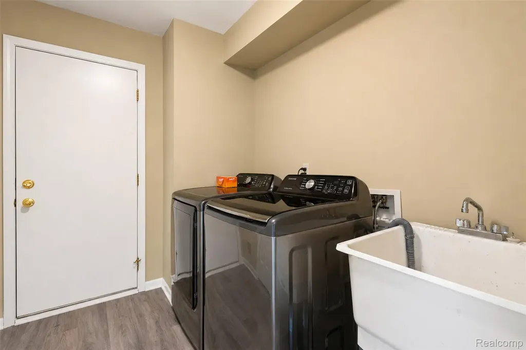 41585 Cherry Hill Road Canton Charter Township MI 48188