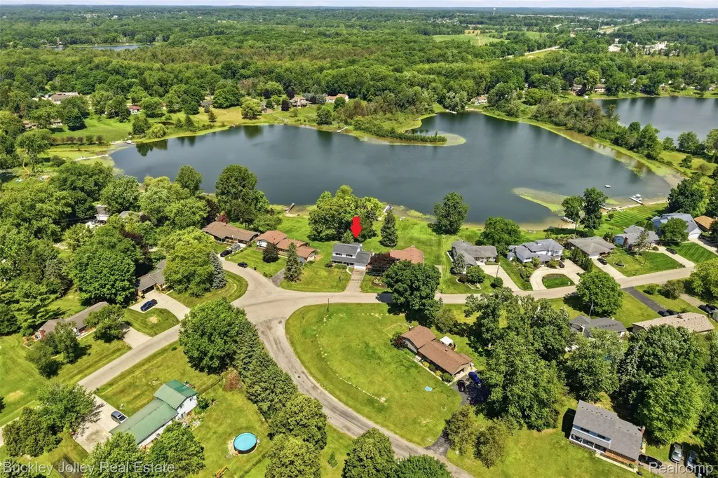 10507 Lafollette Drive Brighton Township MI 48114