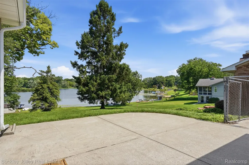 10507 Lafollette Drive Brighton Township MI 48114