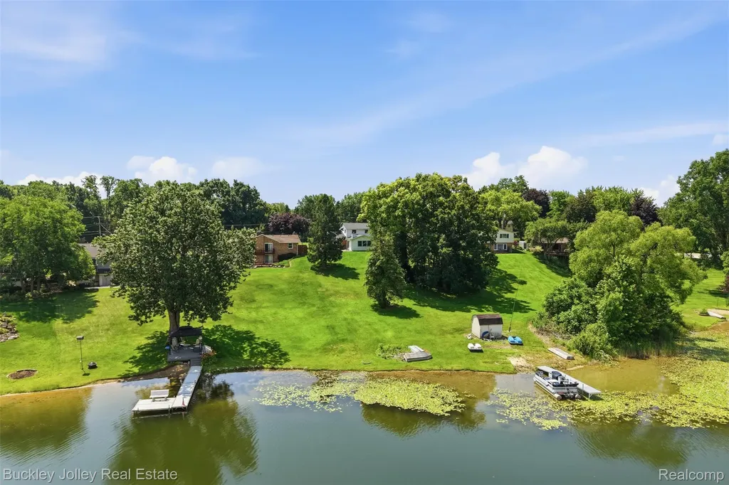 10507 Lafollette Drive Brighton Township MI 48114