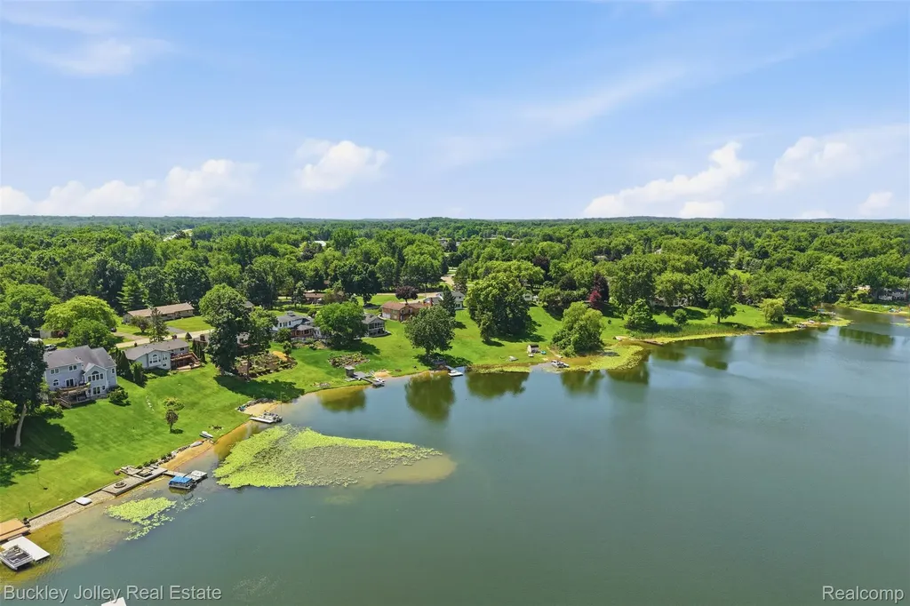 10507 Lafollette Drive Brighton Township MI 48114