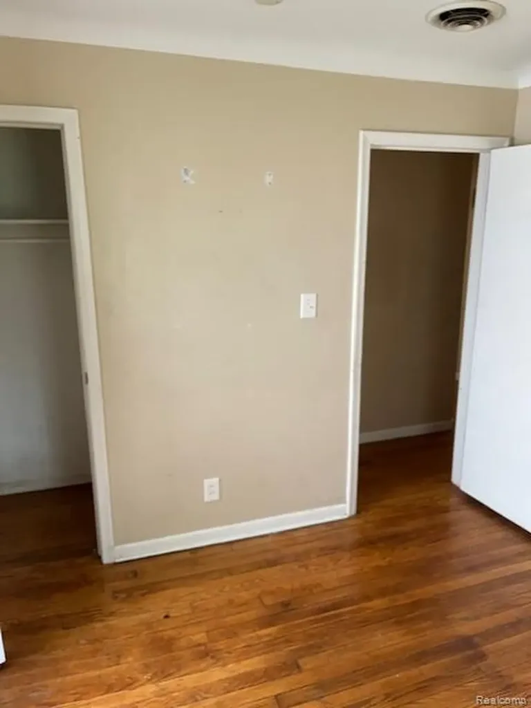 11310 Packard Avenue Warren City MI 48089