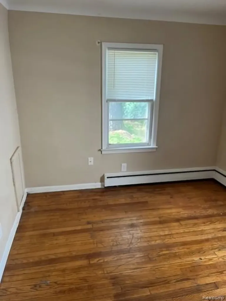 11310 Packard Avenue Warren City MI 48089