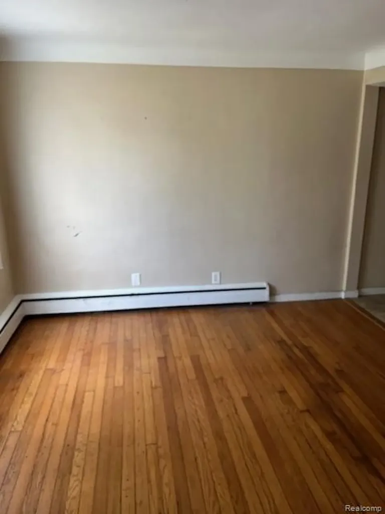 11310 Packard Avenue Warren City MI 48089