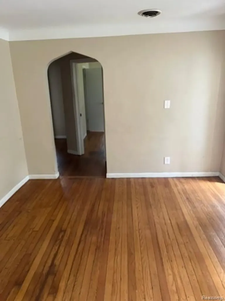 11310 Packard Avenue Warren City MI 48089