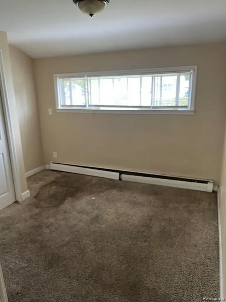 11310 Packard Avenue Warren City MI 48089