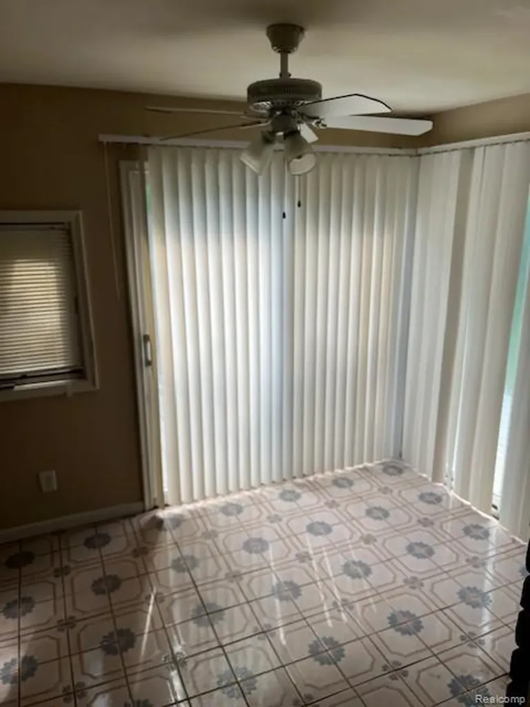 11310 Packard Avenue Warren City MI 48089
