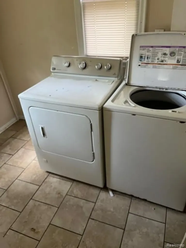 11310 Packard Avenue Warren City MI 48089
