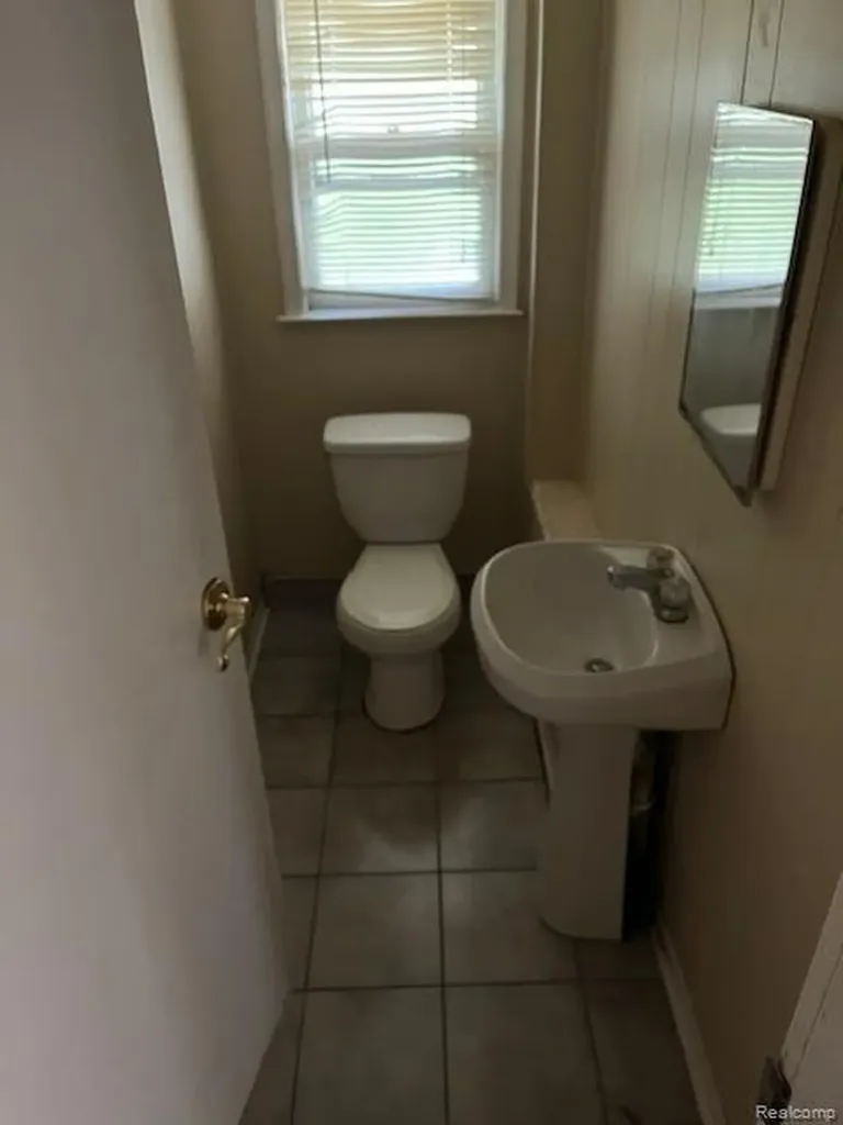 11310 Packard Avenue Warren City MI 48089