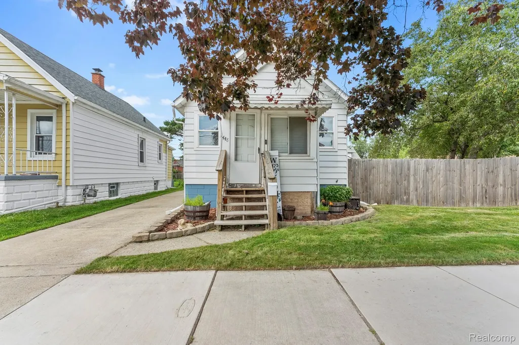 448 Bondie Street Wyandotte City MI 48192